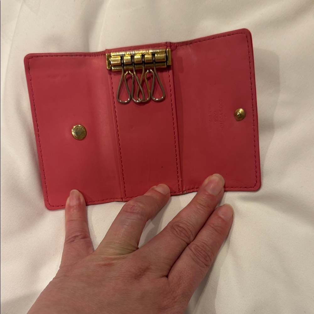 Louis Vuitton Red Monogram Vernis 4-Key Holder - Picture 2 of 5